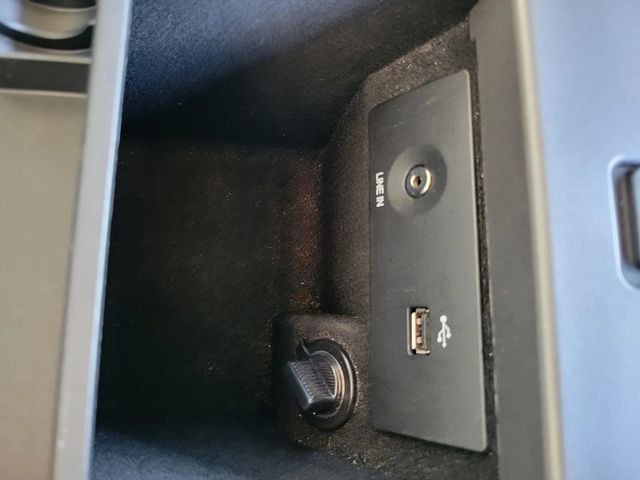 2018 Ford Taurus SE Sedan 4D - 22982669 - 15