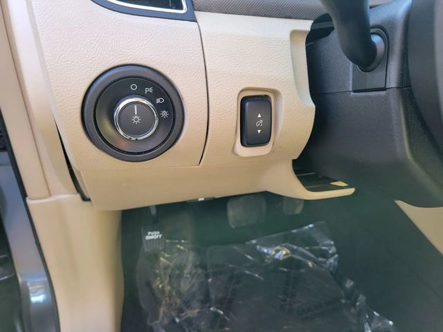 2018 Ford Taurus SE Sedan 4D - 22982669 - 21