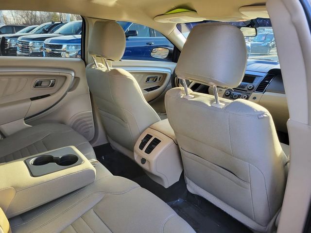 2018 Ford Taurus SE Sedan 4D - 22982669 - 24