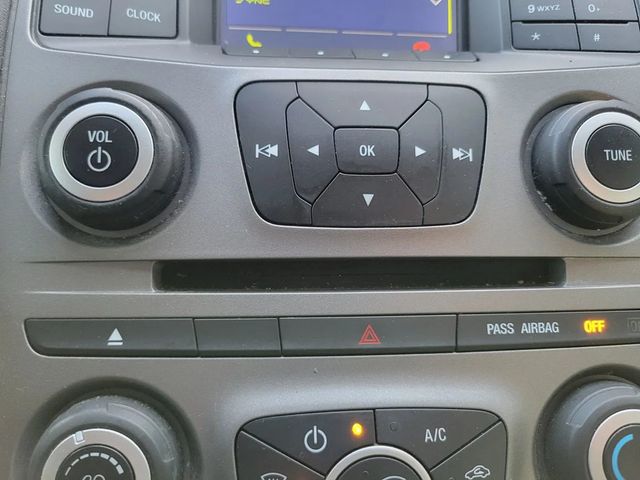 2018 Ford Taurus SE Sedan 4D - 22982669 - 28