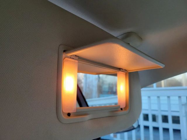 2018 Ford Taurus SE Sedan 4D - 22982669 - 29