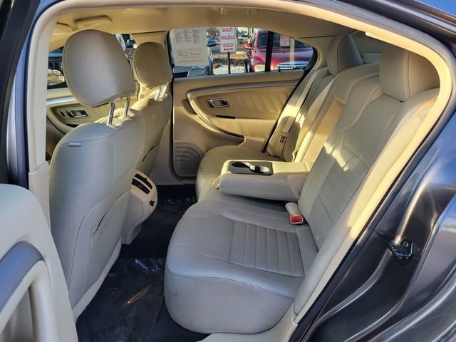 2018 Ford Taurus SE Sedan 4D - 22982669 - 3