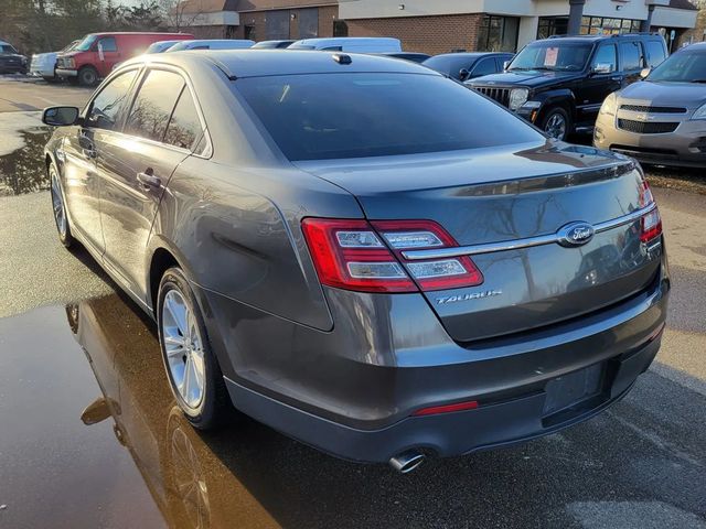 2018 Ford Taurus SE Sedan 4D - 22982669 - 4