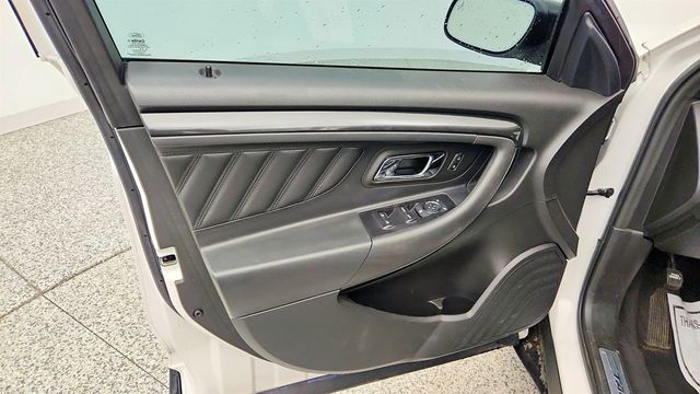 2018 Ford Taurus SHO AWD w/ Driver Assist Pkg, Power Moonroof & Voice Navigation - 23023594 - 10