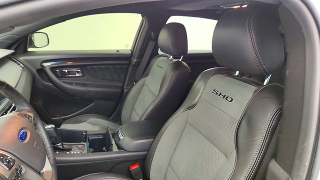 2018 Ford Taurus SHO AWD w/ Driver Assist Pkg, Power Moonroof & Voice Navigation - 23023594 - 20