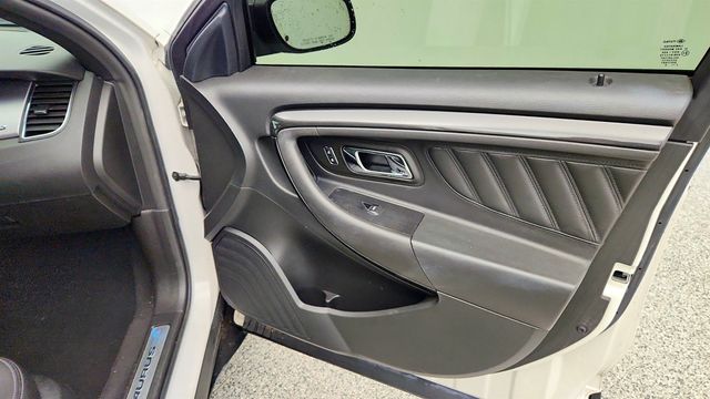 2018 Ford Taurus SHO AWD w/ Driver Assist Pkg, Power Moonroof & Voice Navigation - 23023594 - 26
