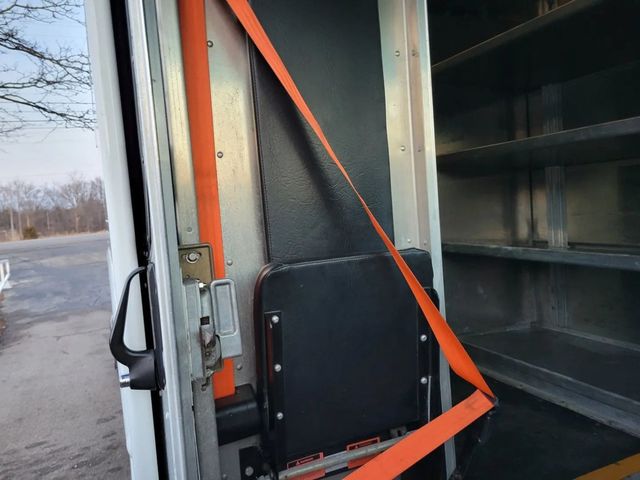 2018 Ford Commercial E350 E350 Cube Van 10' - 22969897 - 9