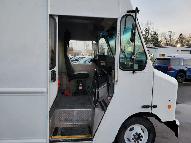 2018 Ford Commercial E350 E350 Cube Van 10' - 22969897 - 10