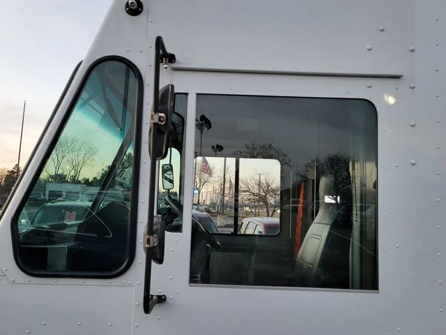 2018 Ford Commercial E350 E350 Cube Van 10' - 22969897 - 16