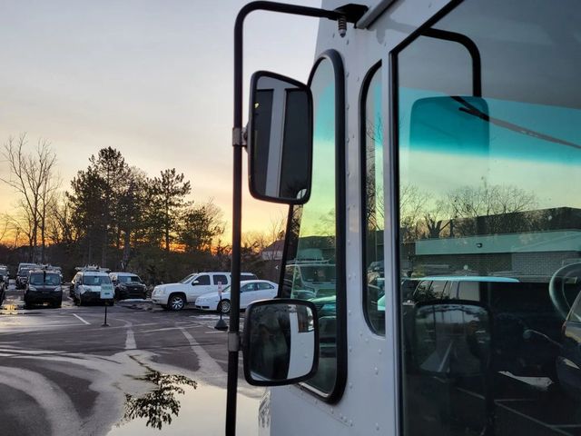 2018 Ford Commercial E350 E350 Cube Van 10' - 22969897 - 17