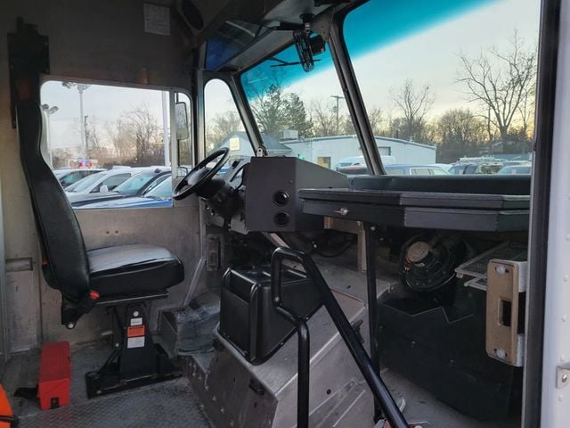 2018 Ford Commercial E350 E350 Cube Van 10' - 22969897 - 1