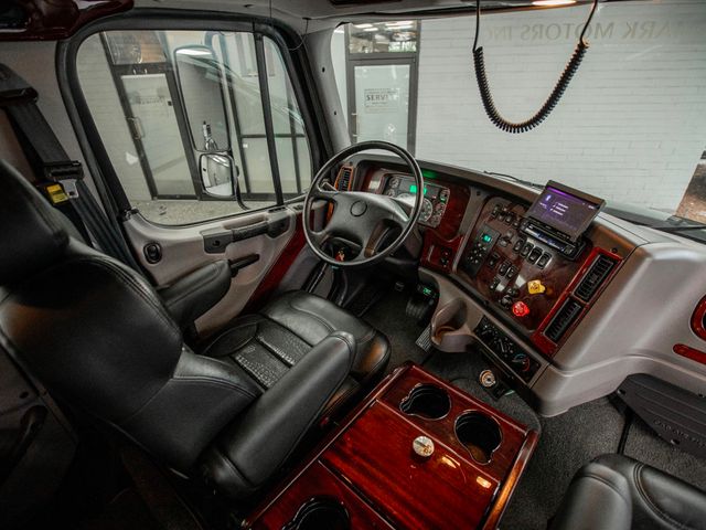 2018 FREIGHTLINER M2 106 Crew Cab - 22930488 - 24