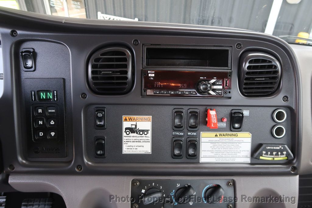 2018 Freightliner M2-106 2WD Reg Cab Utility Bucket M2-106 2WD Reg Cab Utility Bucket - 23033182 - 28