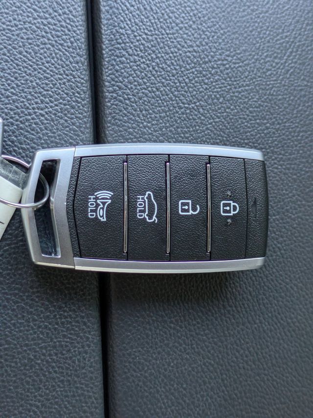 2018 Genesis G80  - 22974338 - 28