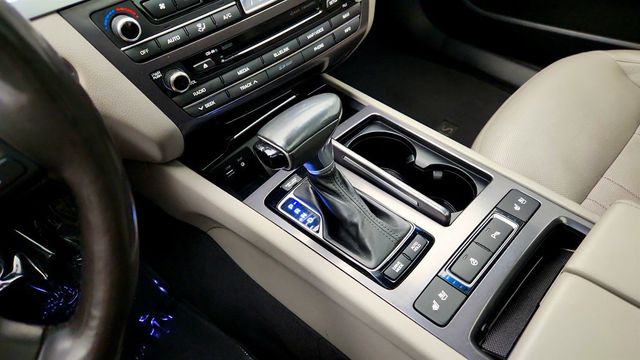 2018 Genesis G80 3.8L AWD w/ Premium Pkg & Panoramic Sunroof & Lexicon Audio - 23014345 - 16