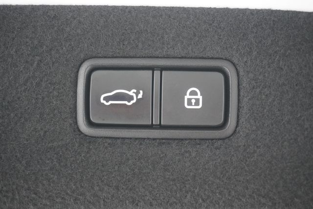 2018 Genesis G90 5.0L Ultimate - 23026411 - 29