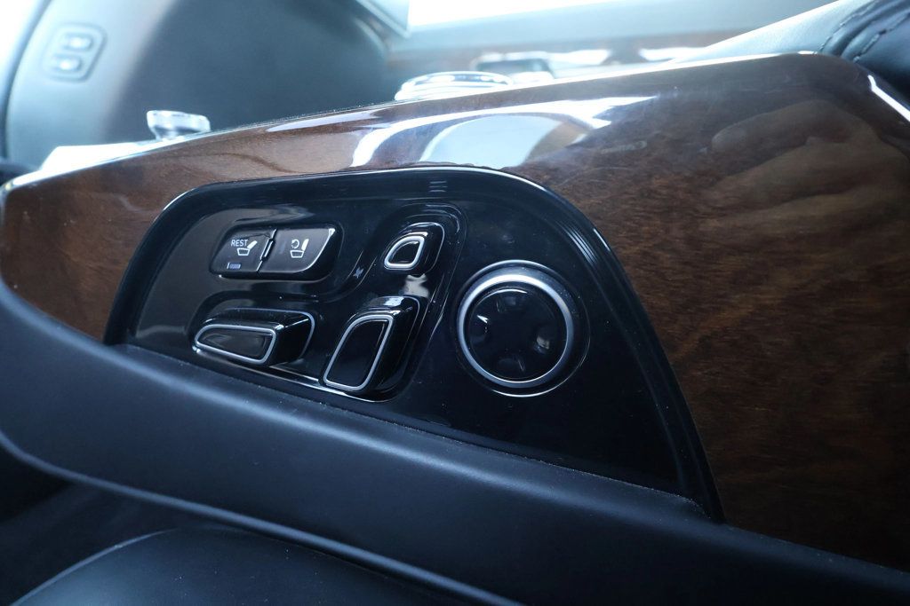 2018 Genesis G90 5.0 Ultimate Sedan 4D - 22954293 - 29