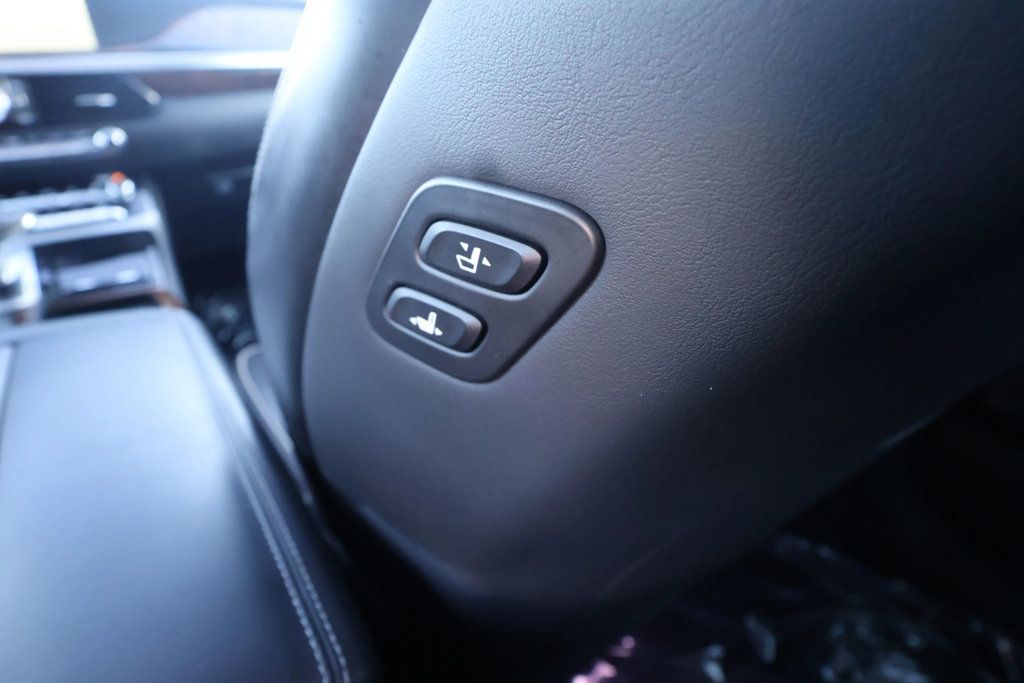 2018 Genesis G90 5.0 Ultimate Sedan 4D - 22991035 - 32