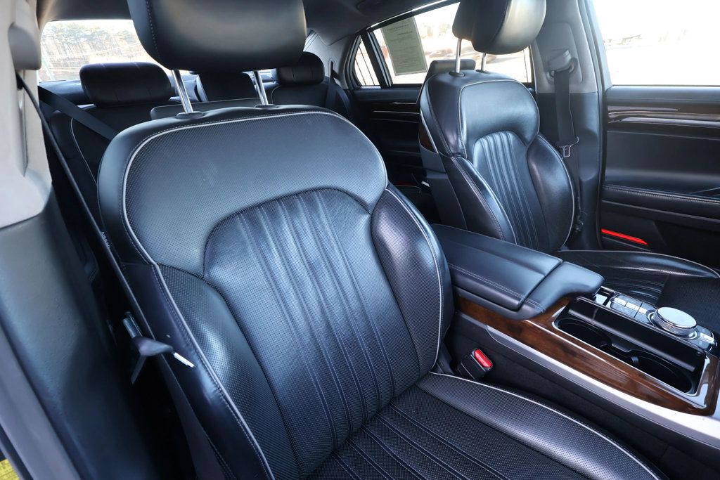 2018 Genesis G90 5.0 Ultimate Sedan 4D - 22991035 - 36