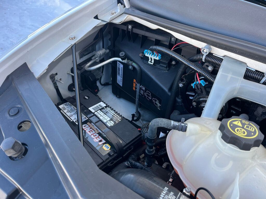 2018 GMC Savana Cargo Van Mini Duramax Turbo Diesel Work Van - 22974920 - 39