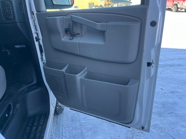 2018 GMC Savana Cargo Van Mini Duramax Turbo Diesel Work Van - 22974920 - 49