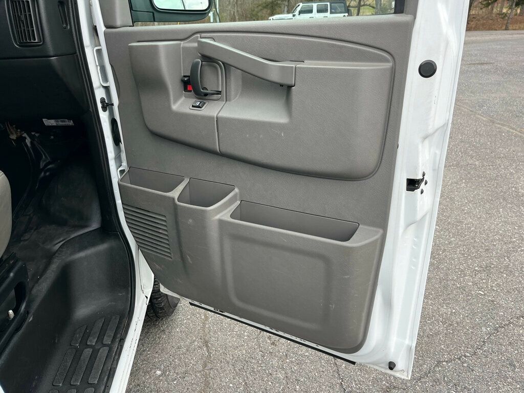 2018 GMC Savana Cargo Van Mini Duramax Turbo Diesel Work Van - 22986901 - 11