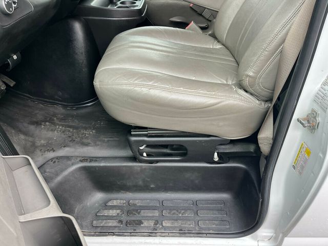 2018 GMC Savana Cargo Van Mini Duramax Turbo Diesel Work Van - 22986901 - 33