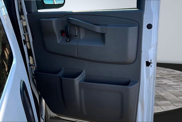2018 GMC Savana Cargo Van RWD 2500 135" - 23009757 - 15