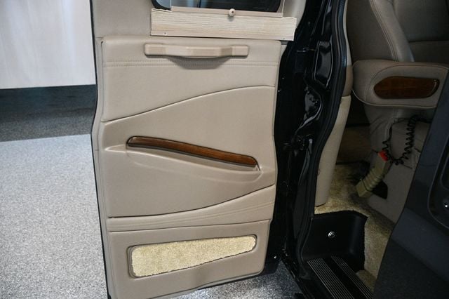 2018 GMC Savana Cargo Van RWD 2500 155" - 22982754 - 24