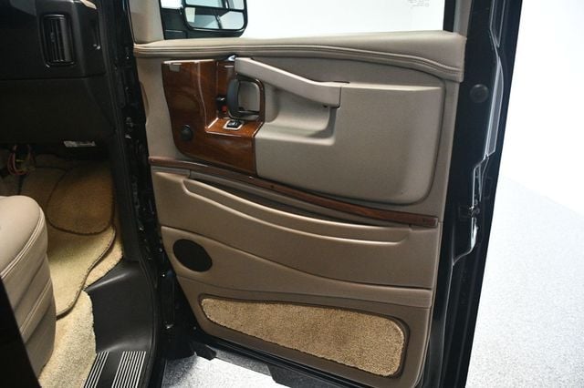 2018 GMC Savana Cargo Van RWD 2500 155" - 22982754 - 25