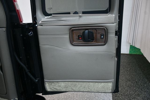 2018 GMC Savana Cargo Van RWD 2500 155" - 22982754 - 28