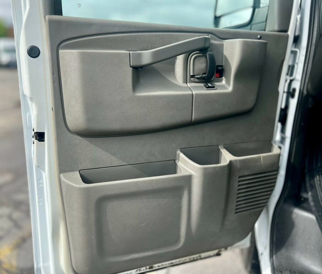 2018 Gmc Savana Cargo 3500 photo 24