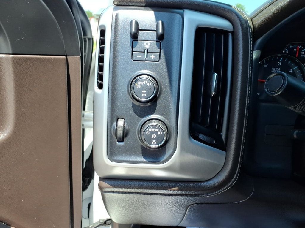 2018 GMC Sierra 1500 SLT Pickup 4D 5 3/4 ft - 23057659 - 9