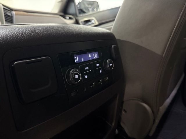 2018 GMC Yukon 4WD 4dr Denali - 23078243 - 29