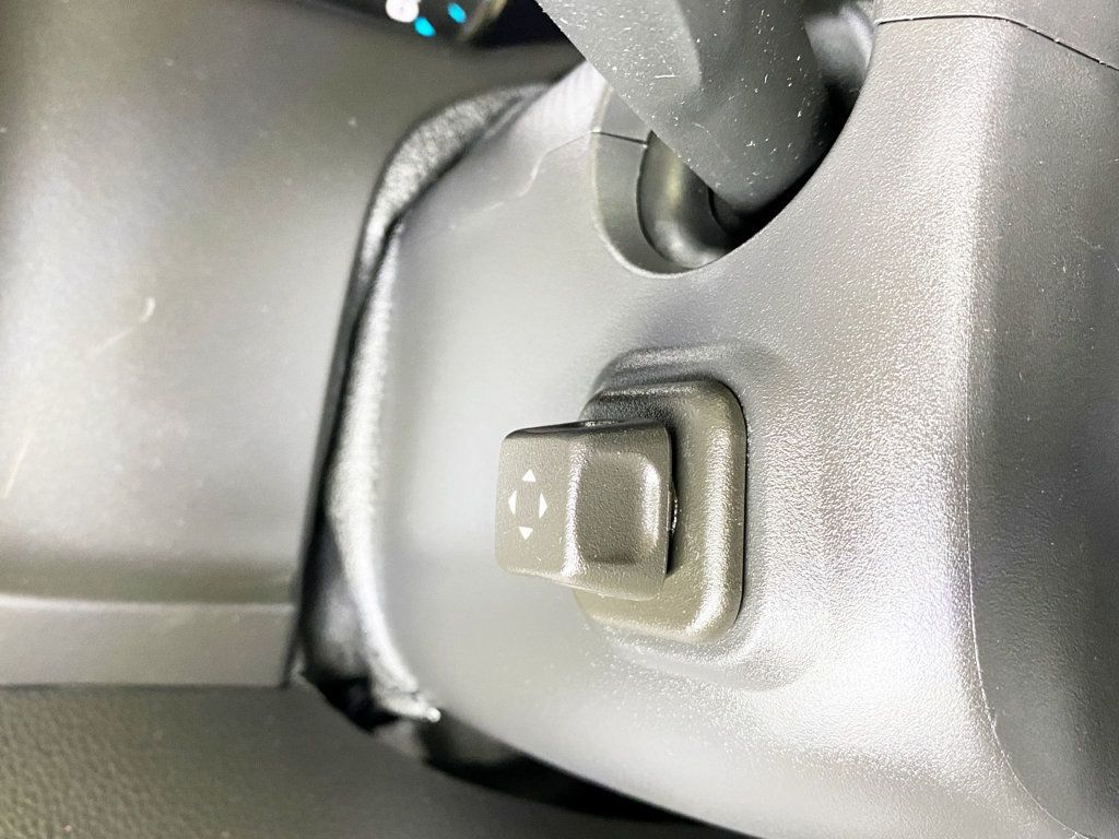 2018 GMC Yukon 4WD 4dr Denali - 22987485 - 35