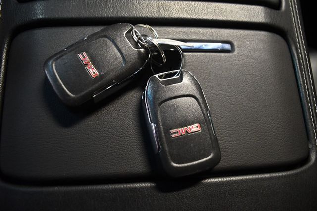 2018 GMC Yukon 4WD 4dr Denali - 23082264 - 74