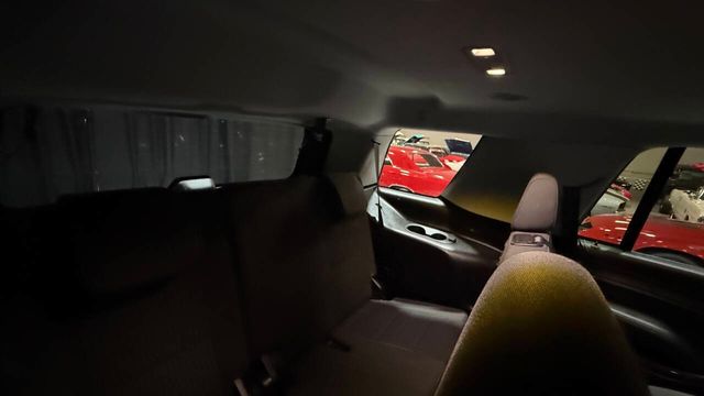 2018 GMC Yukon 4WD 4dr SLE - 22962744 - 30