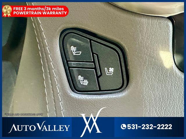 2018 GMC Yukon Denali Sport Utility 4D - 22986176 - 36