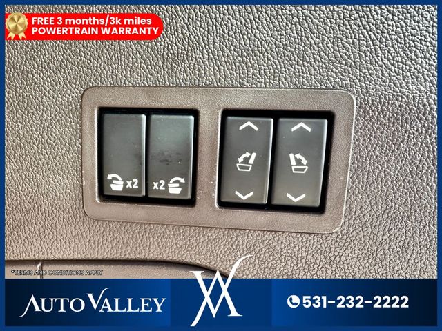 2018 GMC Yukon Denali Sport Utility 4D - 22986176 - 43