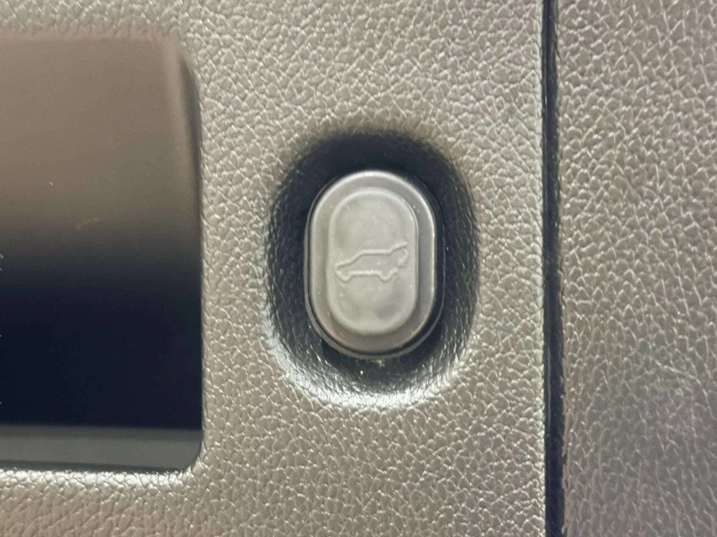 2018 GMC Yukon XL 4WD 4dr Denali - 23020814 - 9