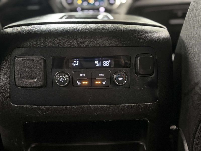 2018 GMC Yukon XL 4WD 4dr SLT - 22983759 - 39