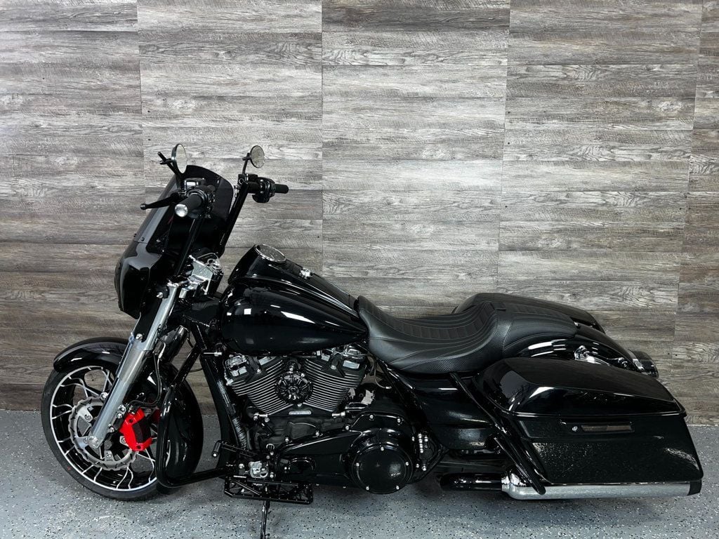 2018 Harley-Davidson FLHR Road King Custom! - 22622236 - 11