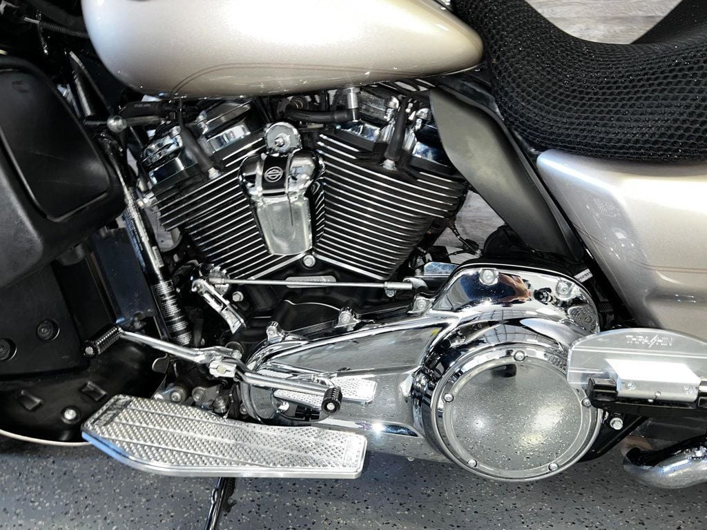 2018 Harley-Davidson FLHTCU Ultra Classic Electra Glide SUPER CLEAN! - 22839231 - 12