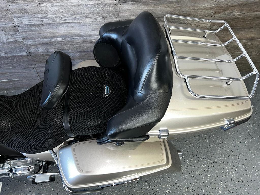 2018 Harley-Davidson FLHTCU Ultra Classic Electra Glide SUPER CLEAN! - 22839231 - 13