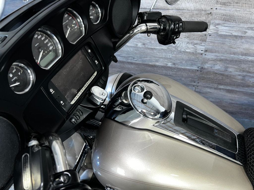2018 Harley-Davidson FLHTCU Ultra Classic Electra Glide SUPER CLEAN! - 22839231 - 14