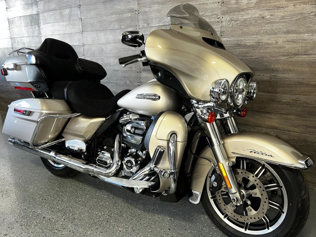 2018 Harley-Davidson FLHTCU Ultra Classic Electra Glide SUPER CLEAN! - 22839231 - 1