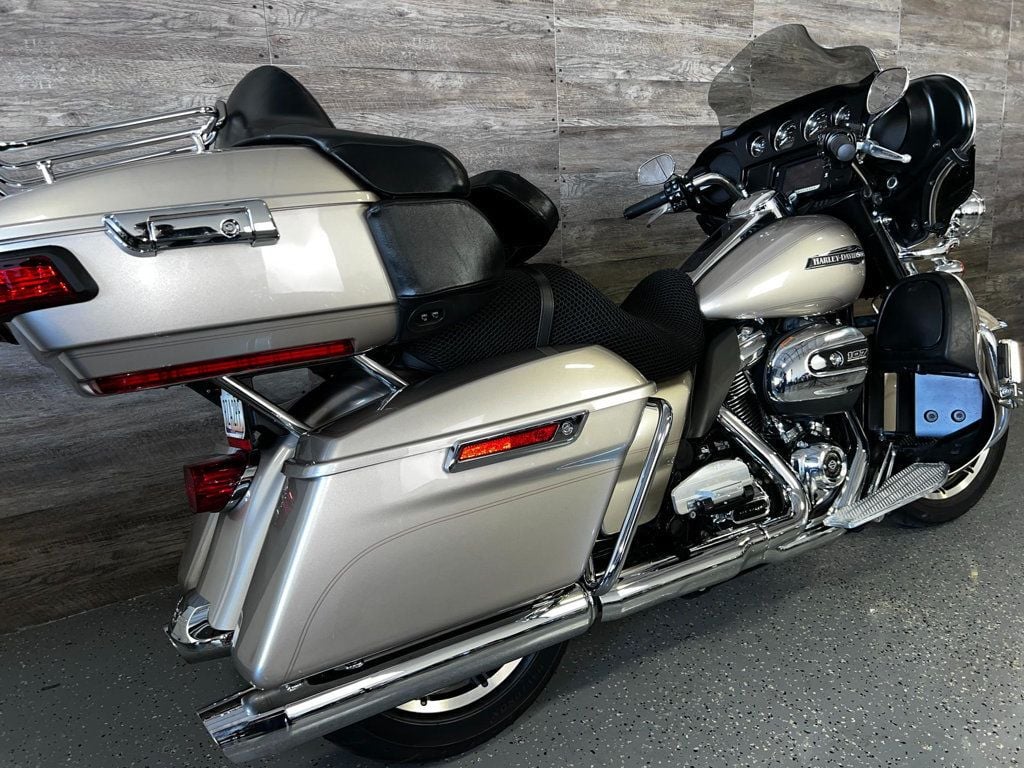 2018 Harley-Davidson FLHTCU Ultra Classic Electra Glide SUPER CLEAN! - 22839231 - 2