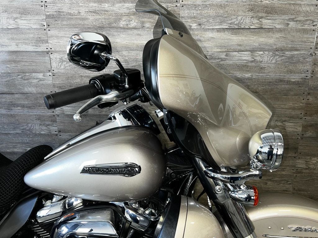 2018 Harley-Davidson FLHTCU Ultra Classic Electra Glide SUPER CLEAN! - 22839231 - 3