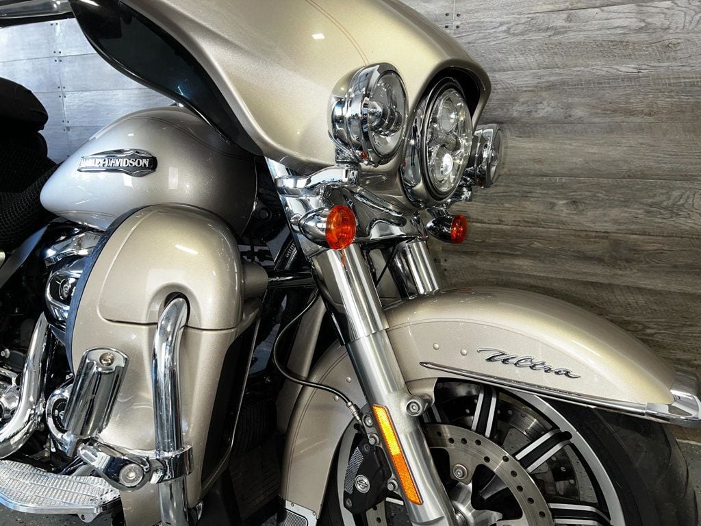 2018 Harley-Davidson FLHTCU Ultra Classic Electra Glide SUPER CLEAN! - 22839231 - 4