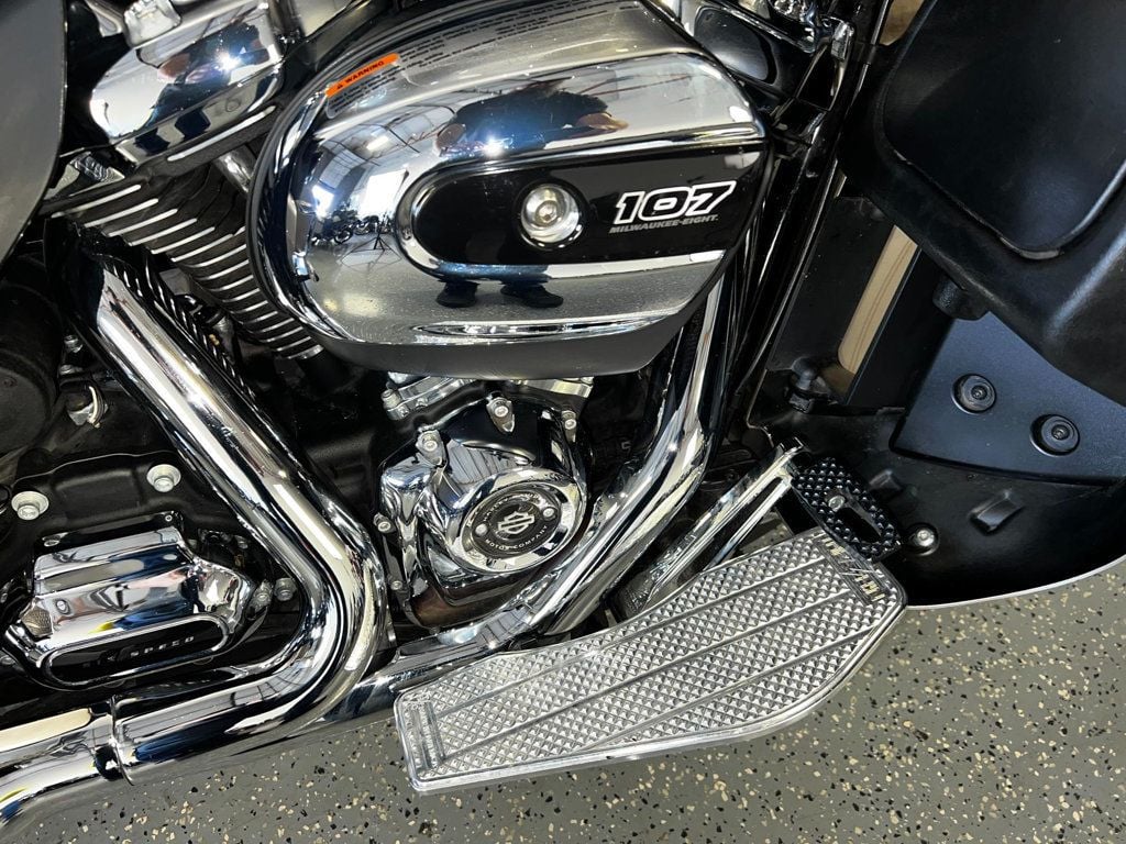 2018 Harley-Davidson FLHTCU Ultra Classic Electra Glide SUPER CLEAN! - 22839231 - 5